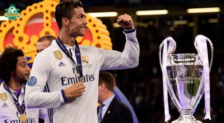 Cristiano Ronaldo trở thành vua phá lưới Champions League với 15 bàn thắng.